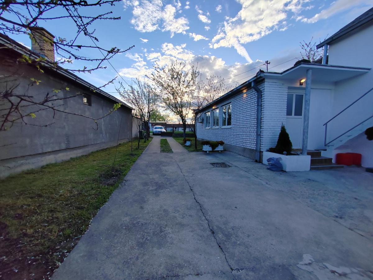 Ferienwohnung Nora 1 Sremska Mitrovica Exterior foto